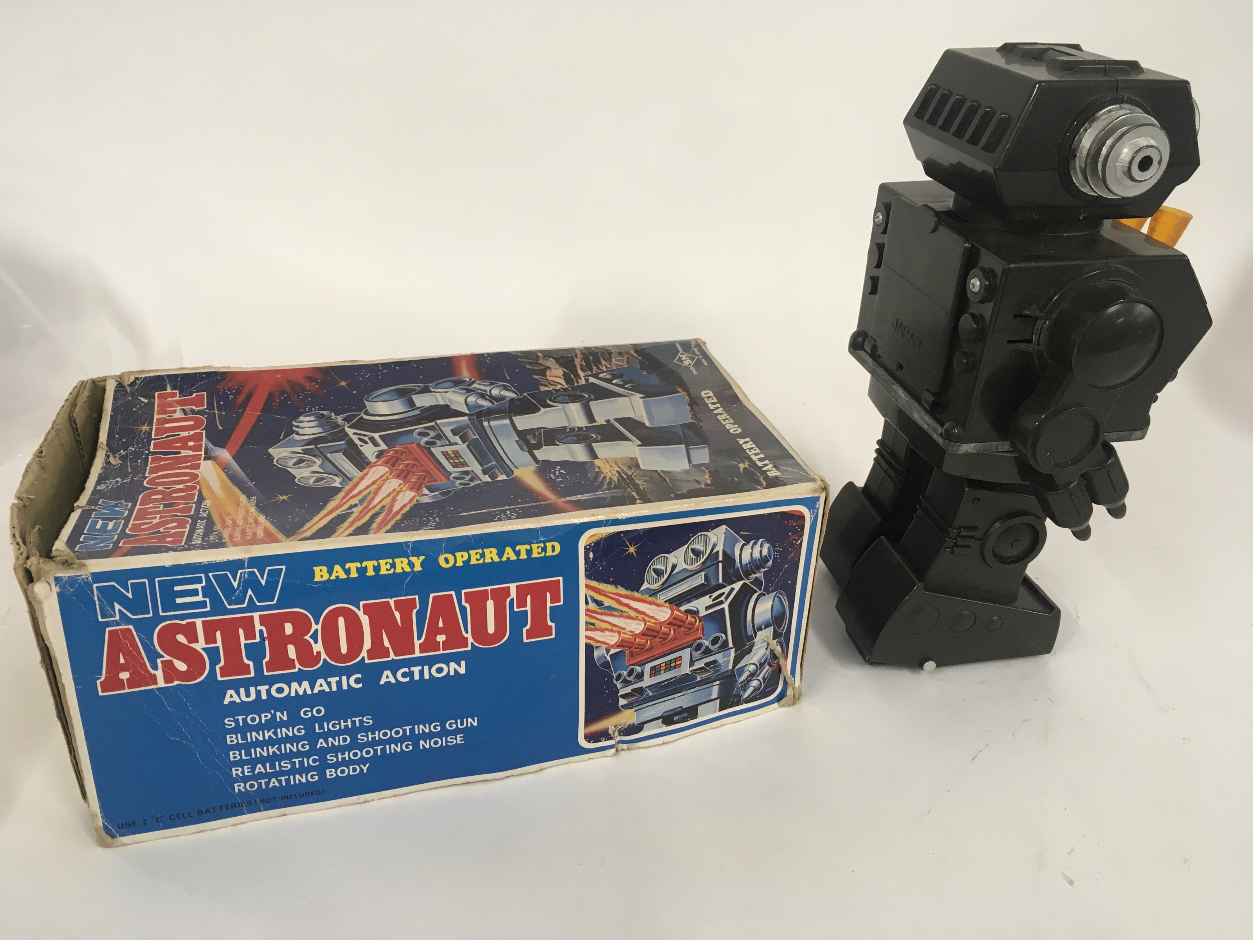 A boxed battery operated robot called ASTRONAUT it - Image 4 of 6