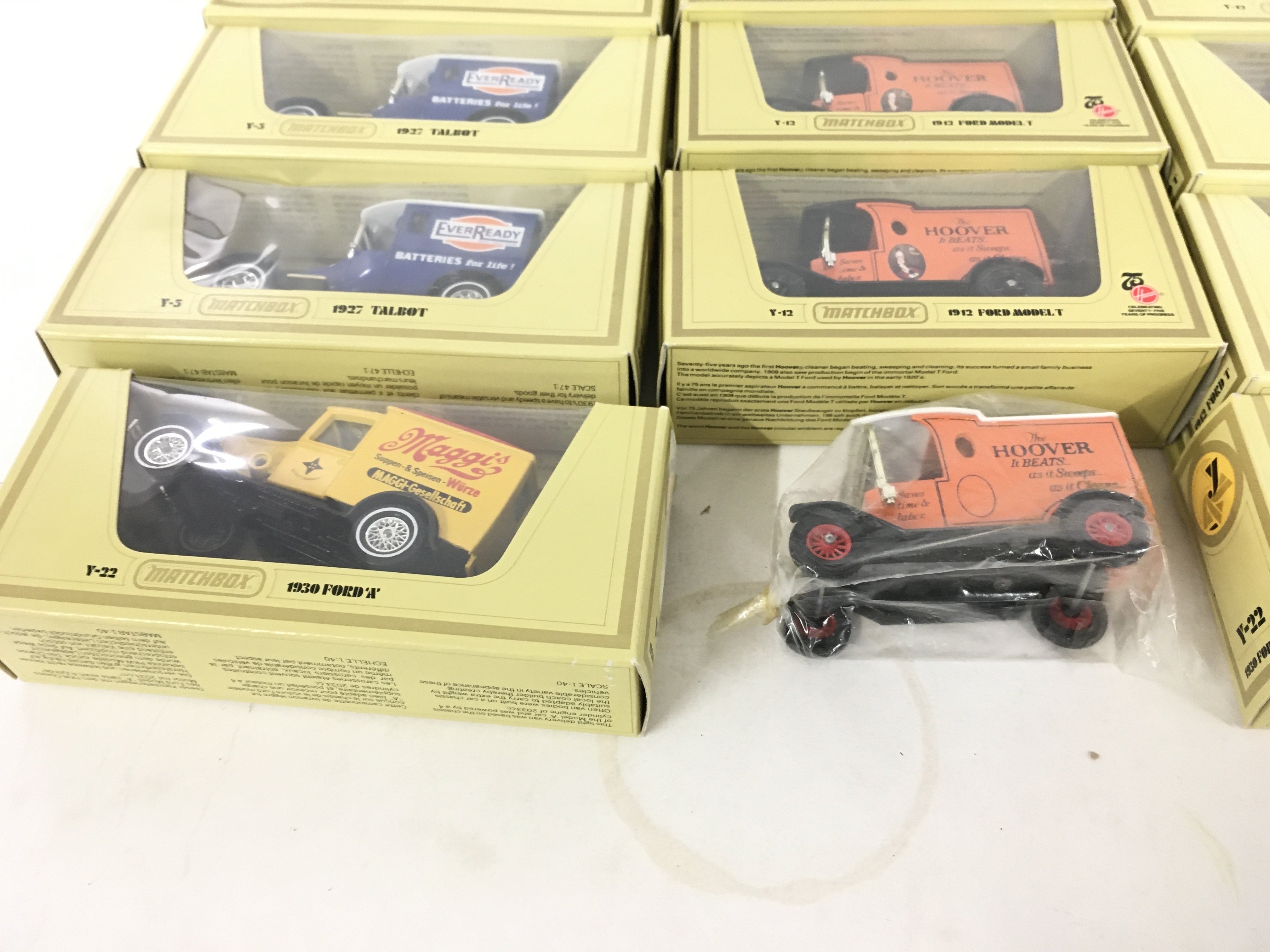 A collection of 28 unopened boxed model cars by Ma - Image 5 of 5