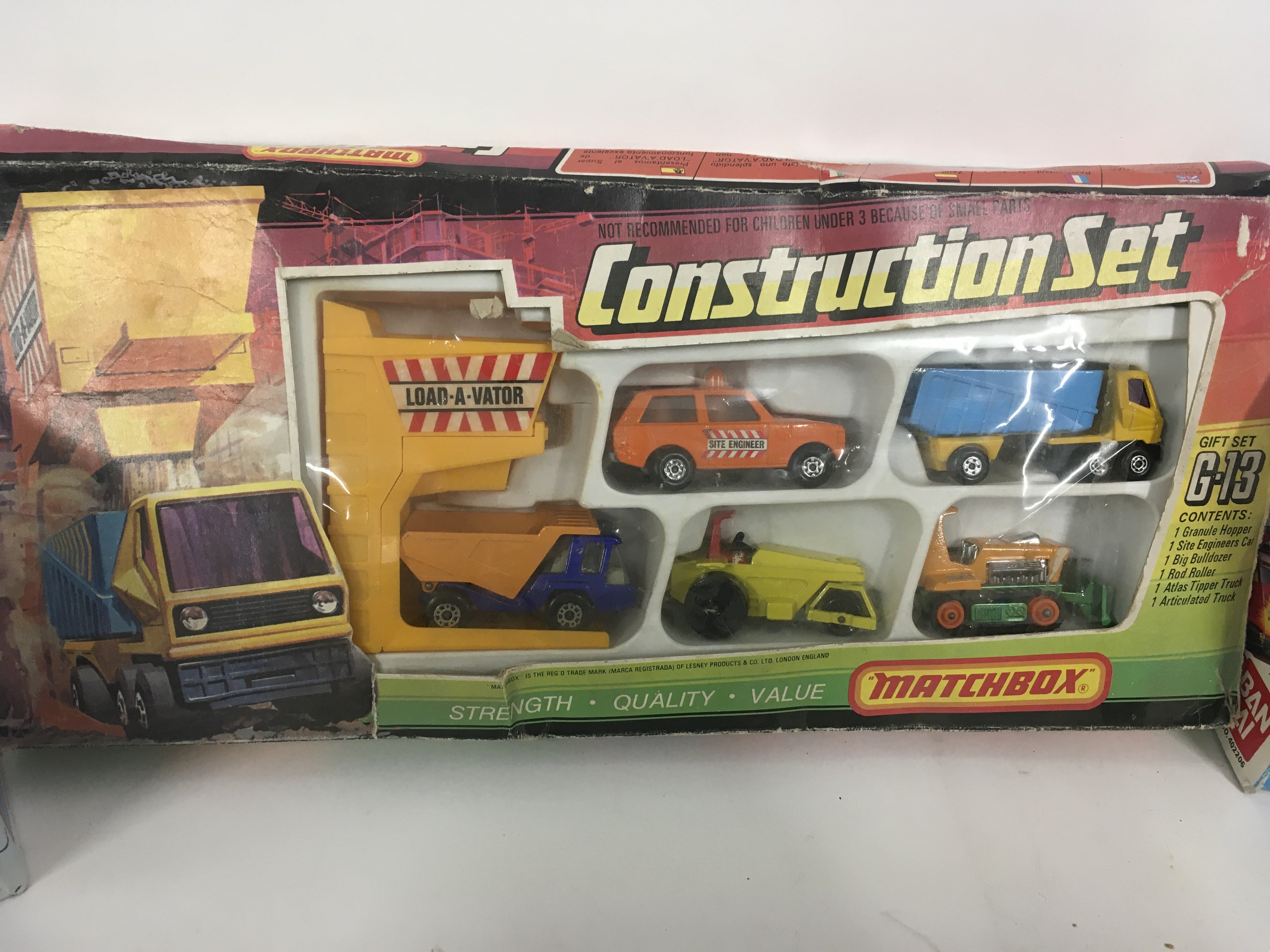 A collection of diecast cars and vehicles. - Image 4 of 5