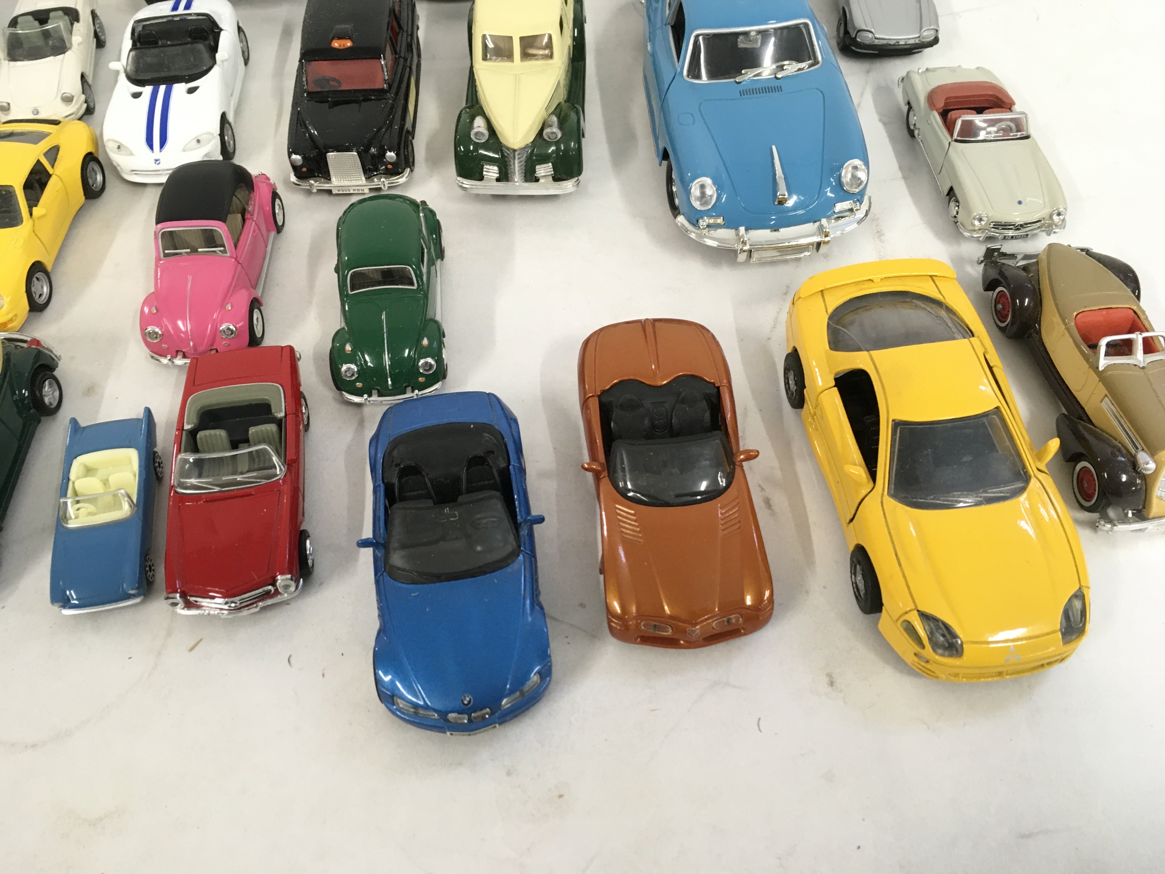 A collection of 33 Playworn model cars of varying - Image 4 of 5
