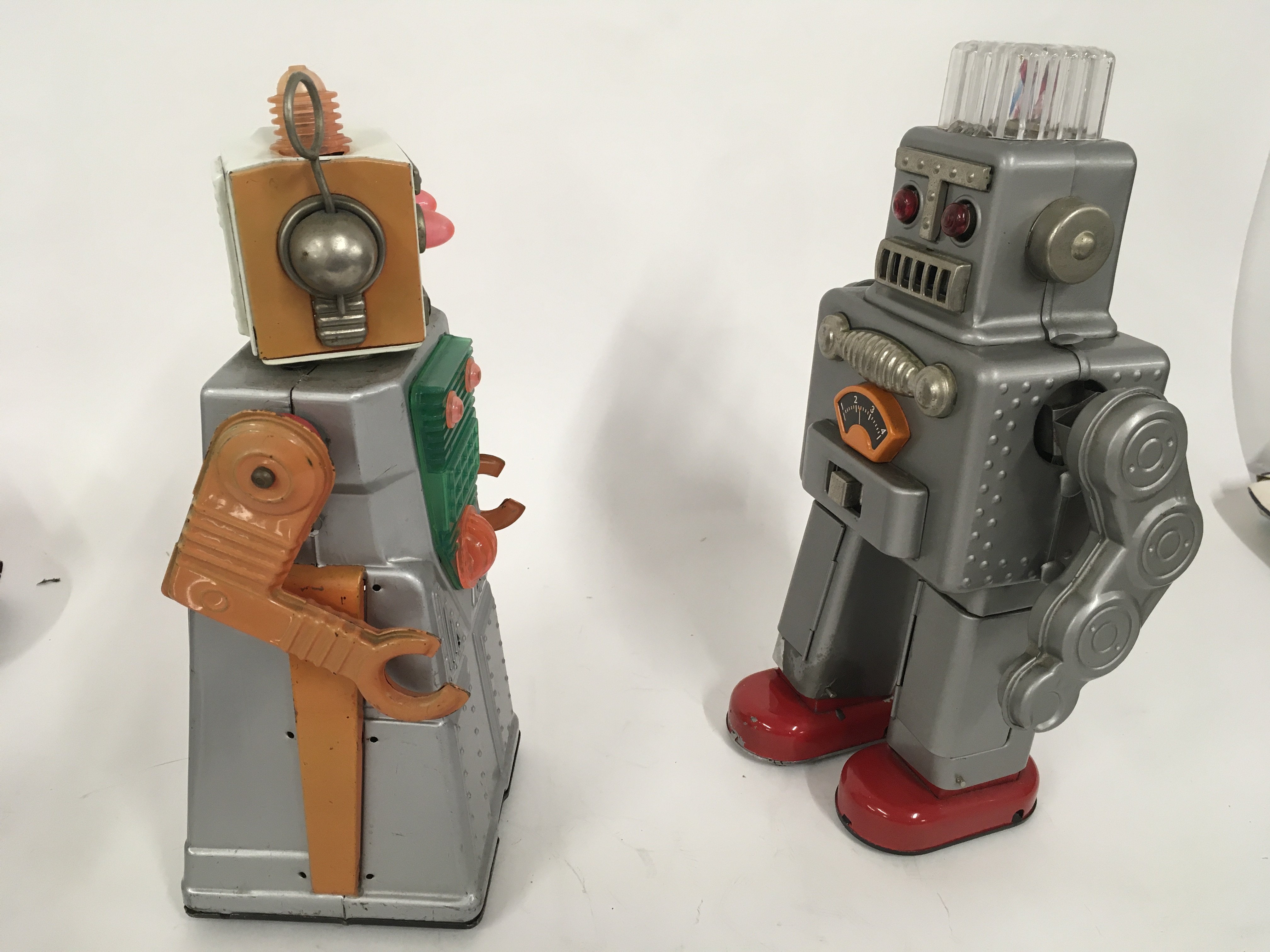 A pair of tinplate battery operated robots one mar - Image 3 of 4