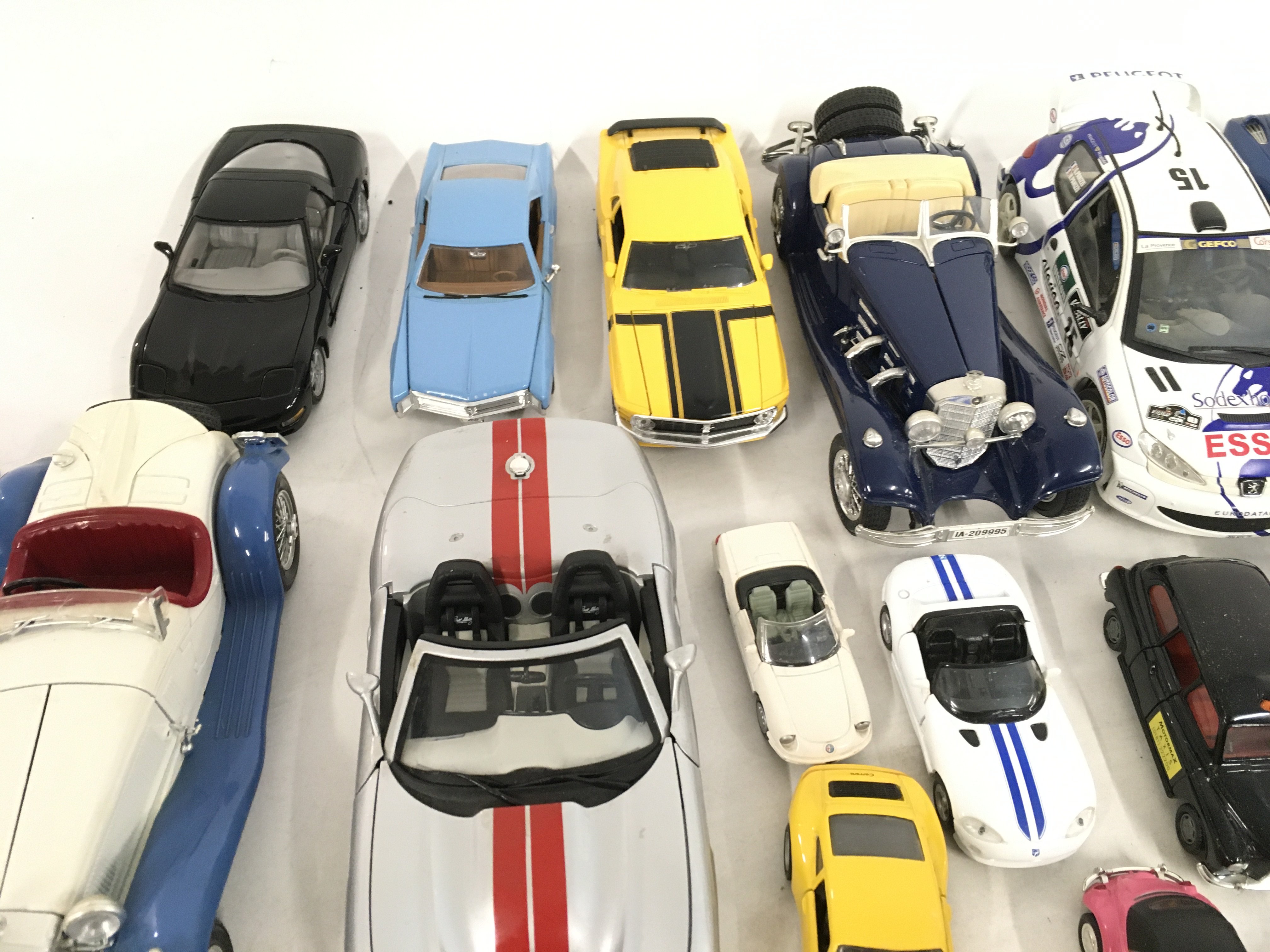 A collection of 33 Playworn model cars of varying - Image 2 of 5