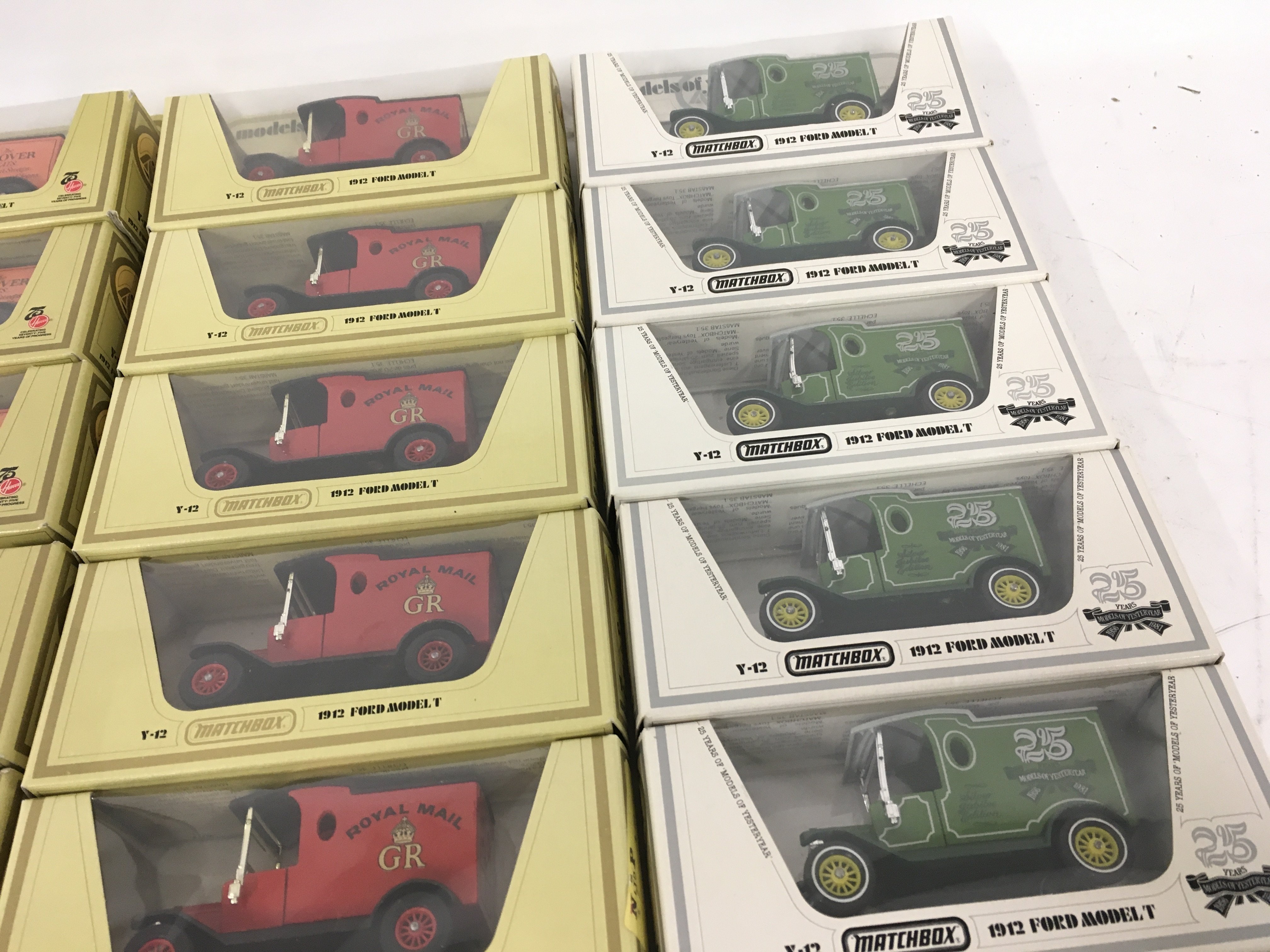 A collection of 28 unopened boxed model cars by Ma - Image 3 of 5