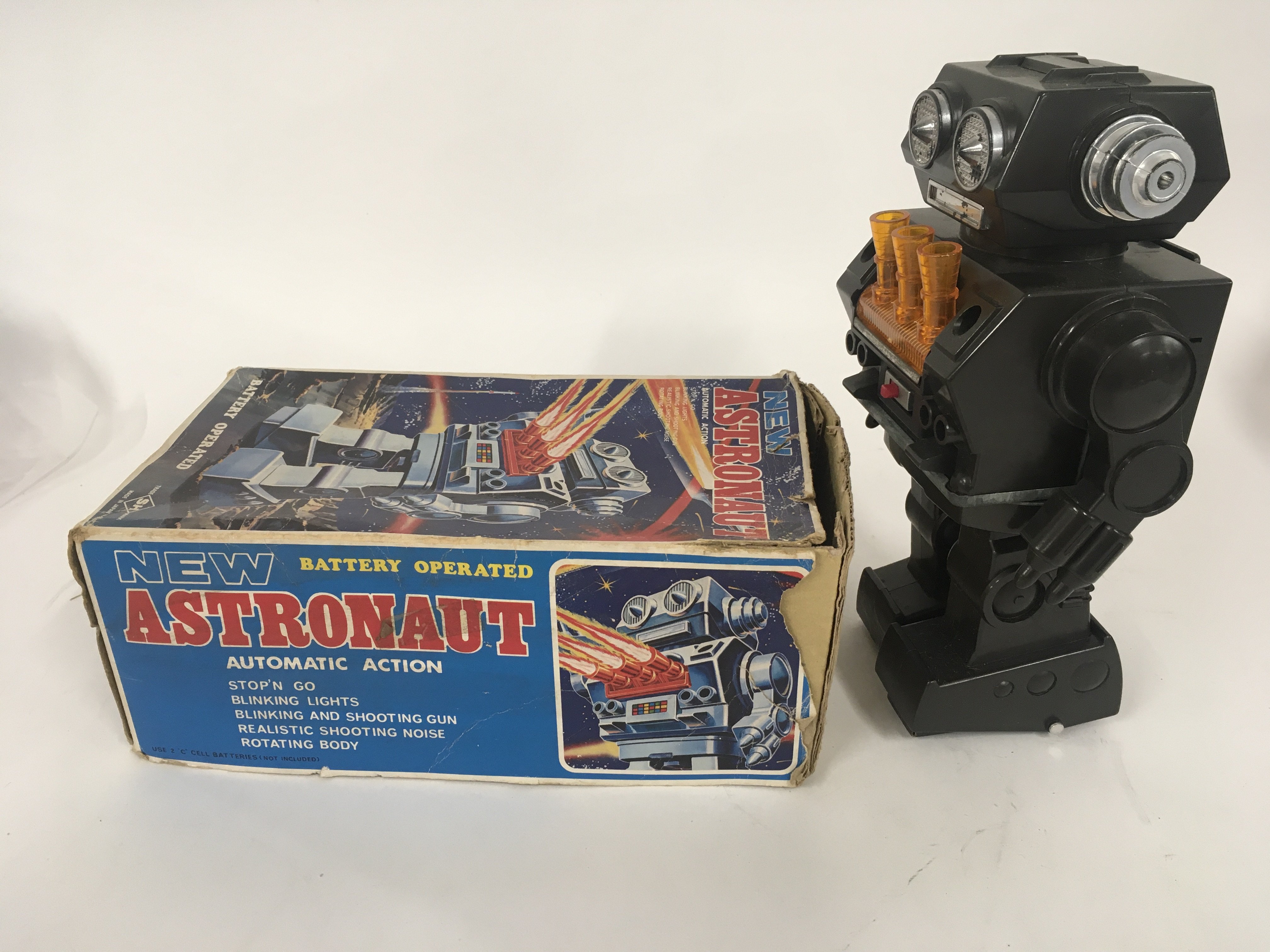 A boxed battery operated robot called ASTRONAUT it - Image 2 of 6