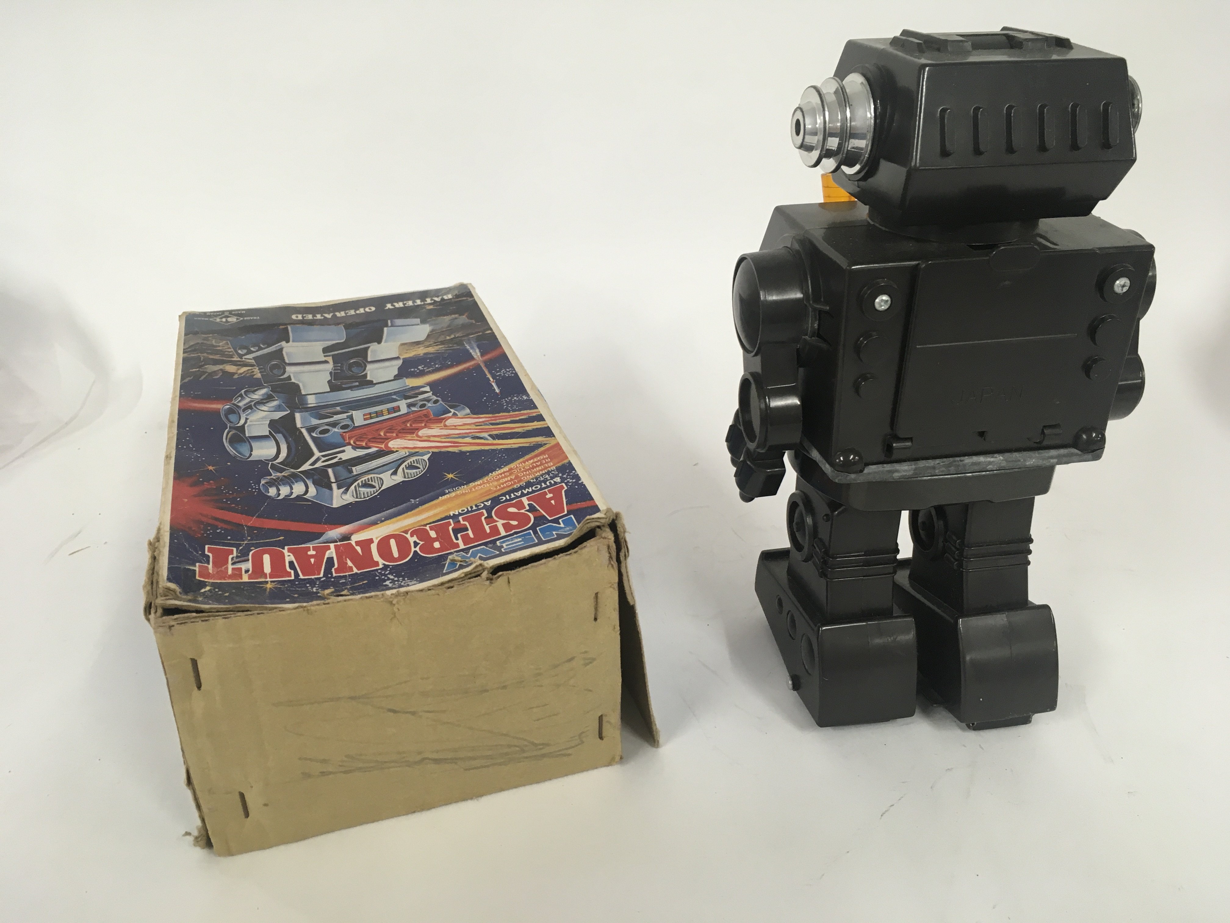 A boxed battery operated robot called ASTRONAUT it - Image 3 of 6