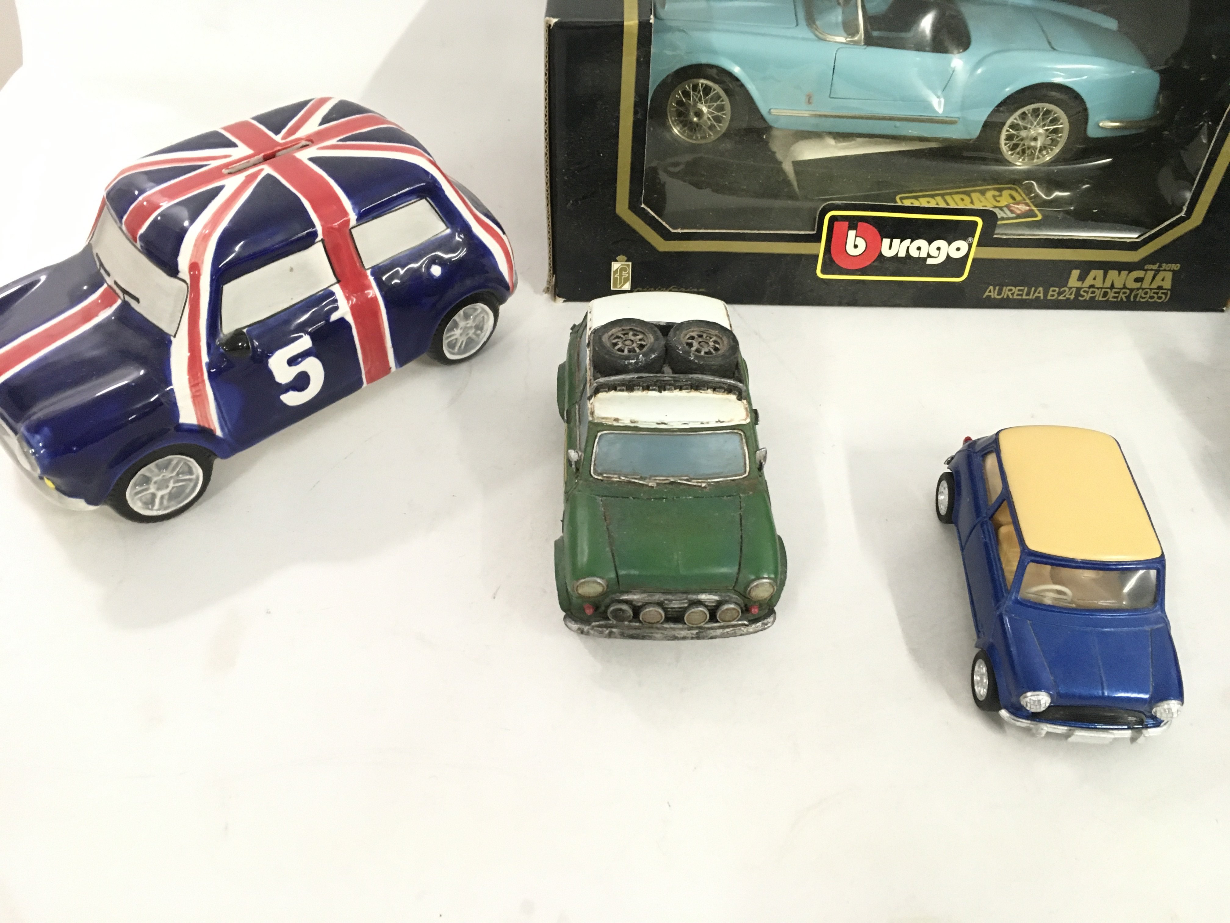 A collection of 11 model cars in varying scales 5 - Image 3 of 4