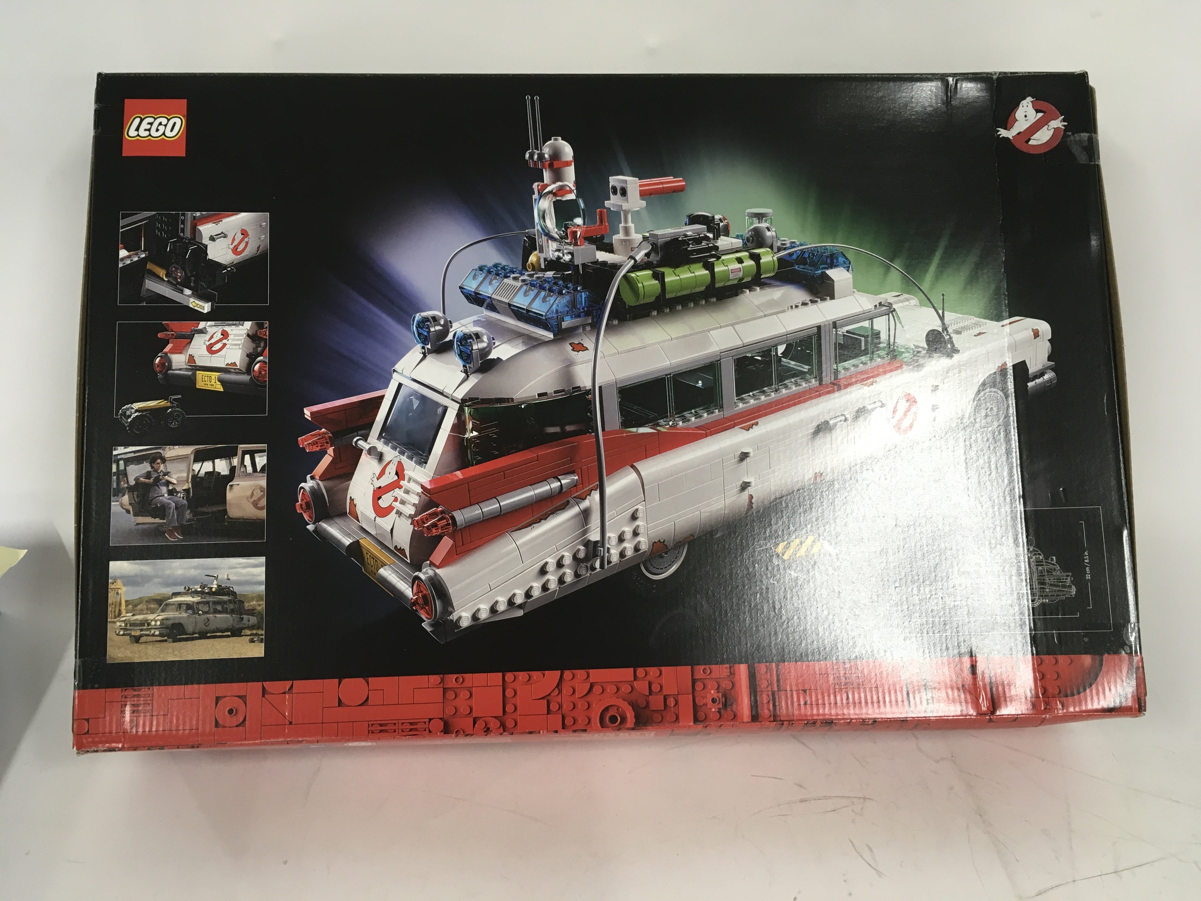 Sealed and unopened Lego set. Ghostbusters 10274 ECTO 1. - Image 4 of 4