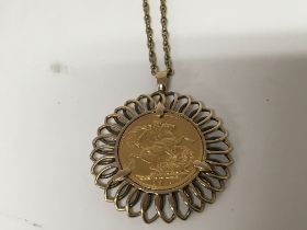 A 1915 gold Sovereign in a 9carat gold pendent mou