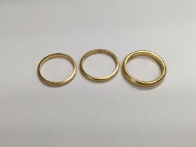 Three 22ct gold bands, Approx weight 10.33 grams.
