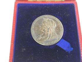 A Victorian commemorative medallion in box.