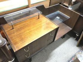 A mahogany set of drawers, with glass shelves 46x1