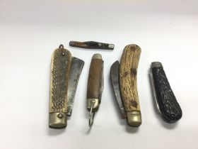 A collection of vintage pocket knives. Shipping ca