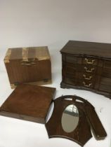 A Mahogany jewellery casket with a hinged top and
