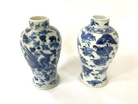 2 Chinese Blue and White porcelain vases, H.14cm