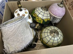 A box of modern lamps. (No reserve)