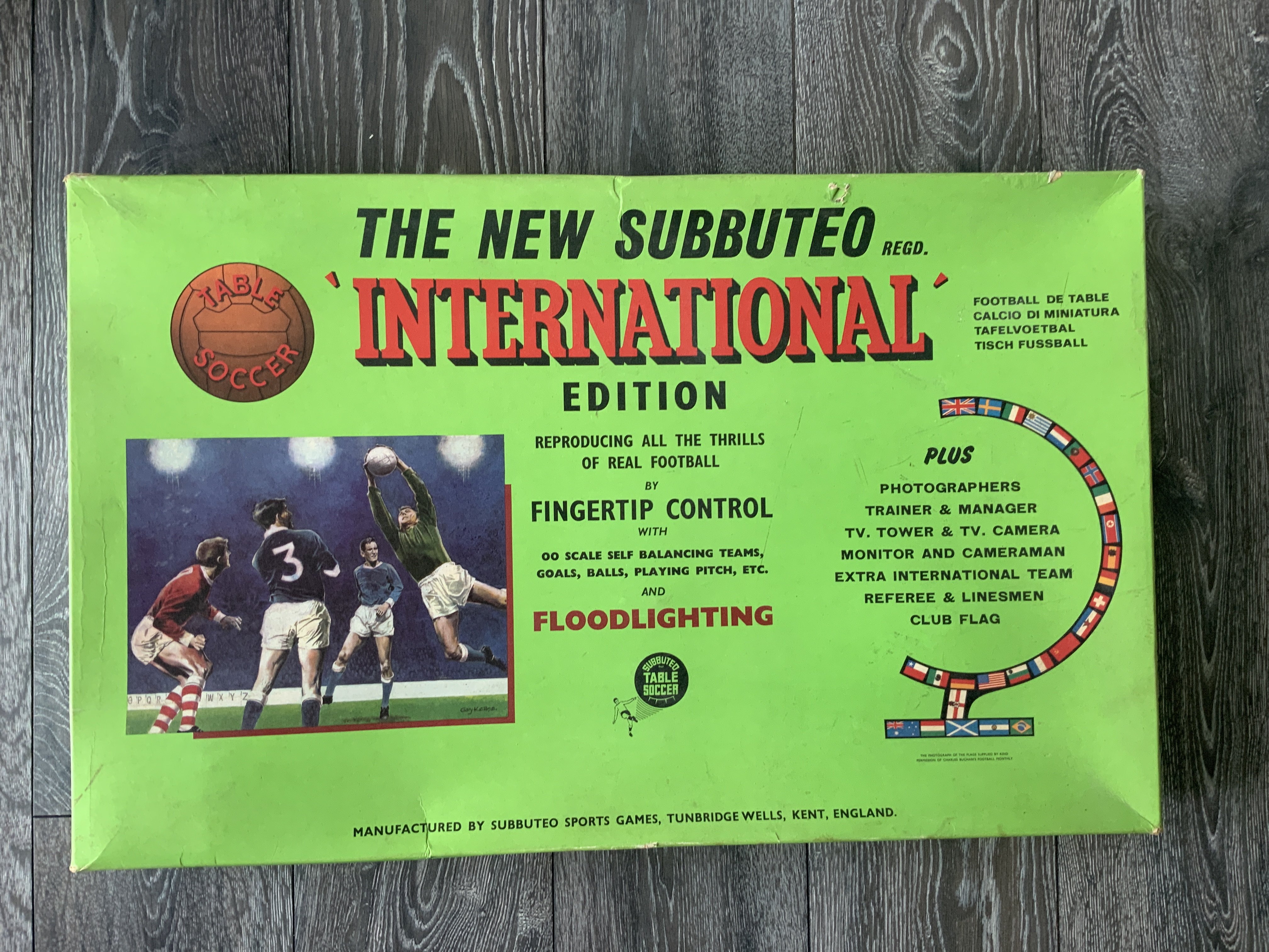 Subbuteo International Boxed Football Game: Looks