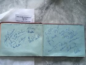 53/54 Football Autograph Book: Rare autographs due