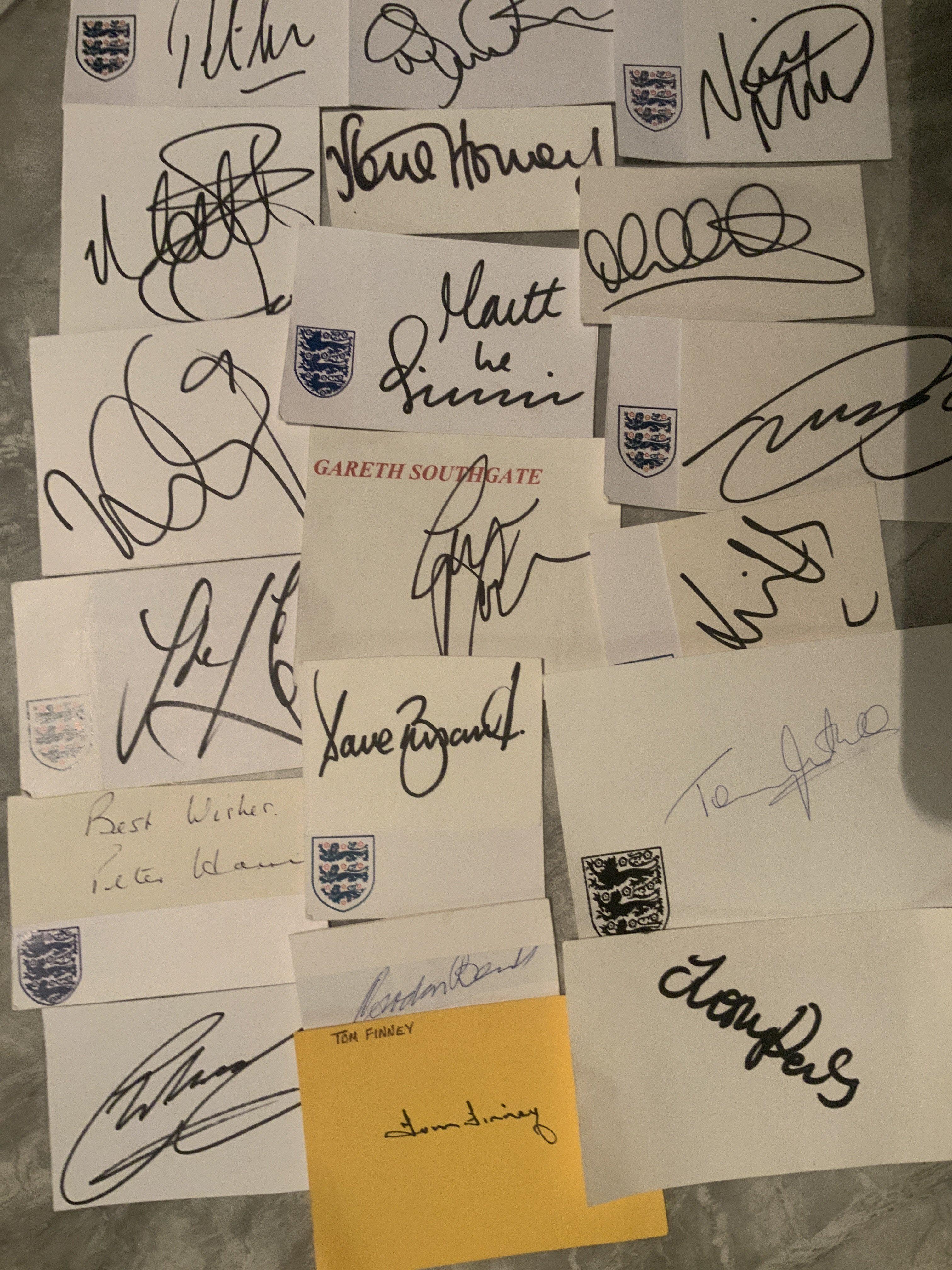 Signed White Cards Of England Football Players: Ma