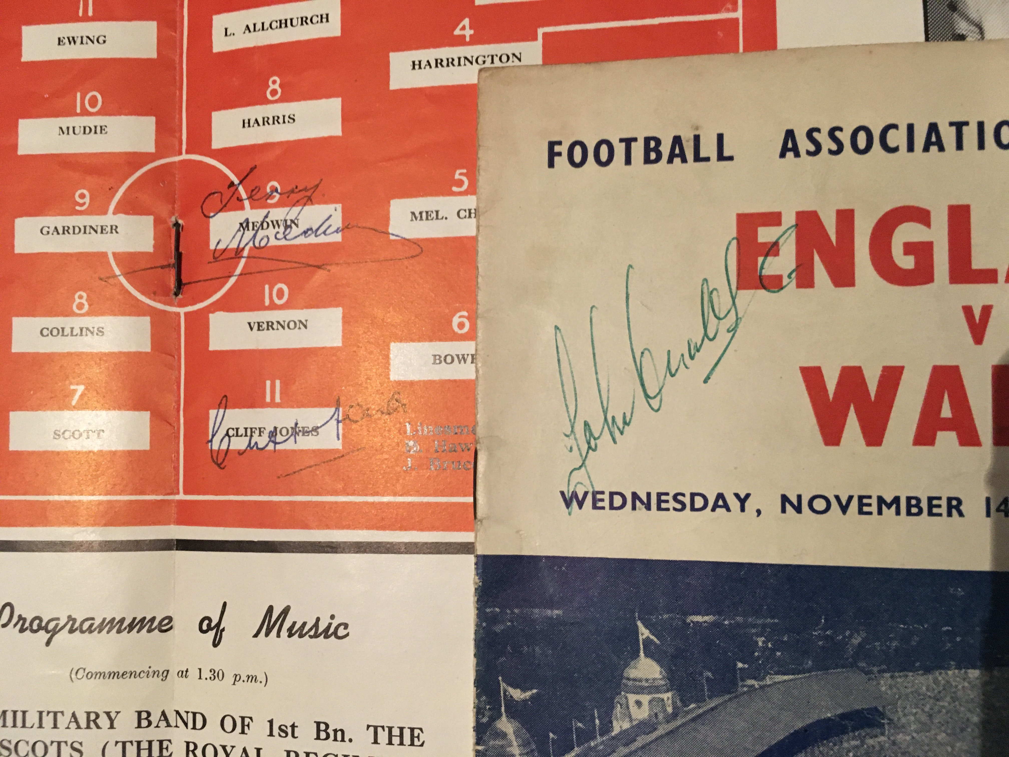 1959 Wales Team Signed Football Programme: Team pa - Image 2 of 3