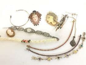 An assortment of jewellery including cameos, Art D