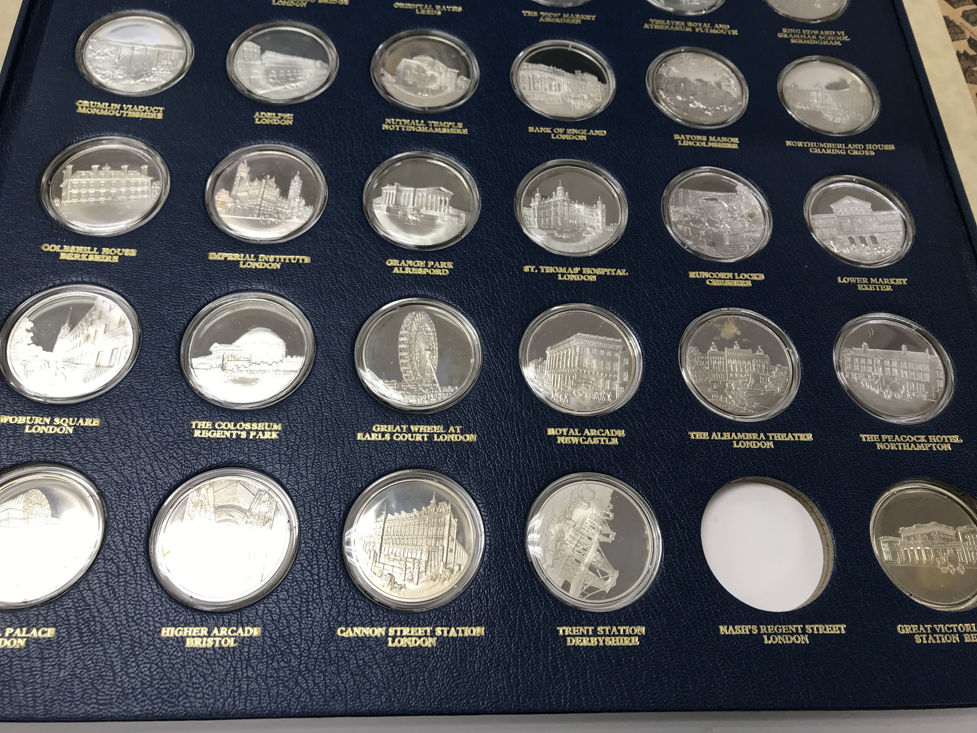 A set of silver proof medals depicting landmarks o - Image 3 of 4