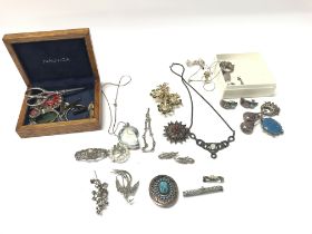 A nice collected of assorted silver and other jewe