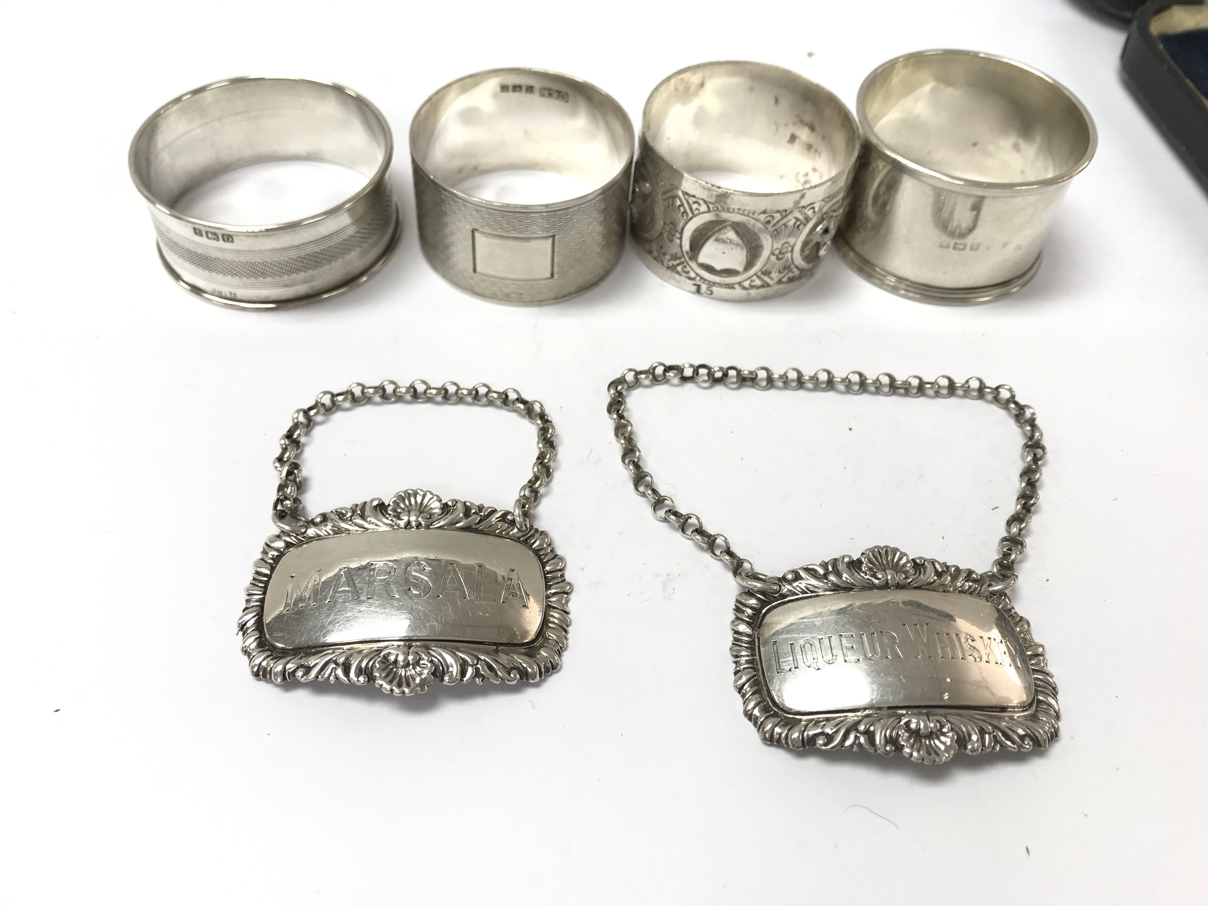 A collection of silver items including case silver Shakespeare spoons four napkins rings and a - Bild 2 aus 6