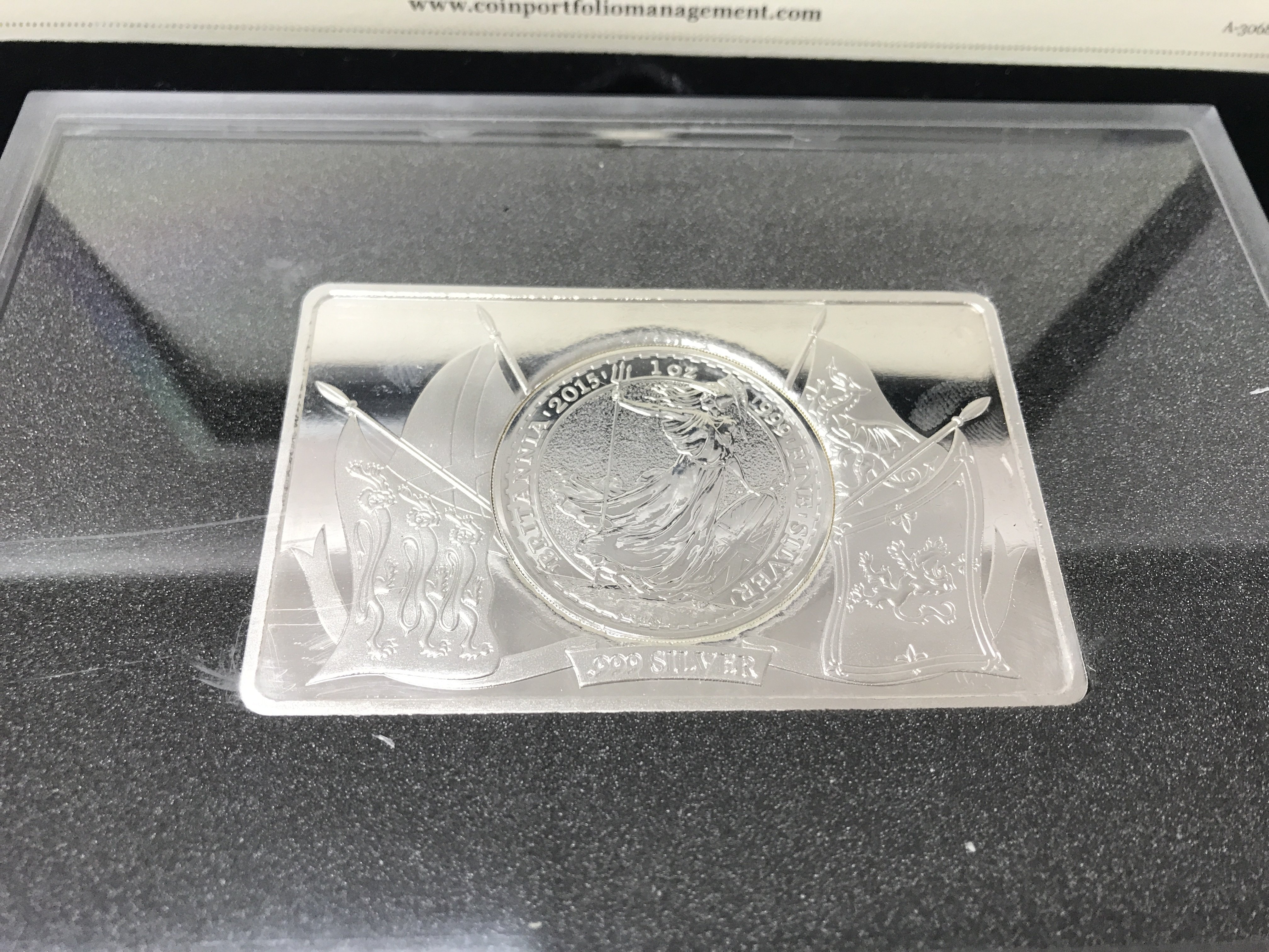 A 4oz silver bar set with a 2015 1oz silver Britan