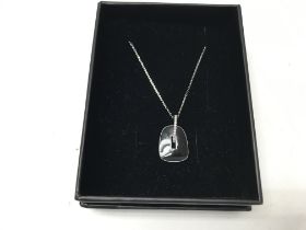 A 14ct white gold necklace with a black enamel pen
