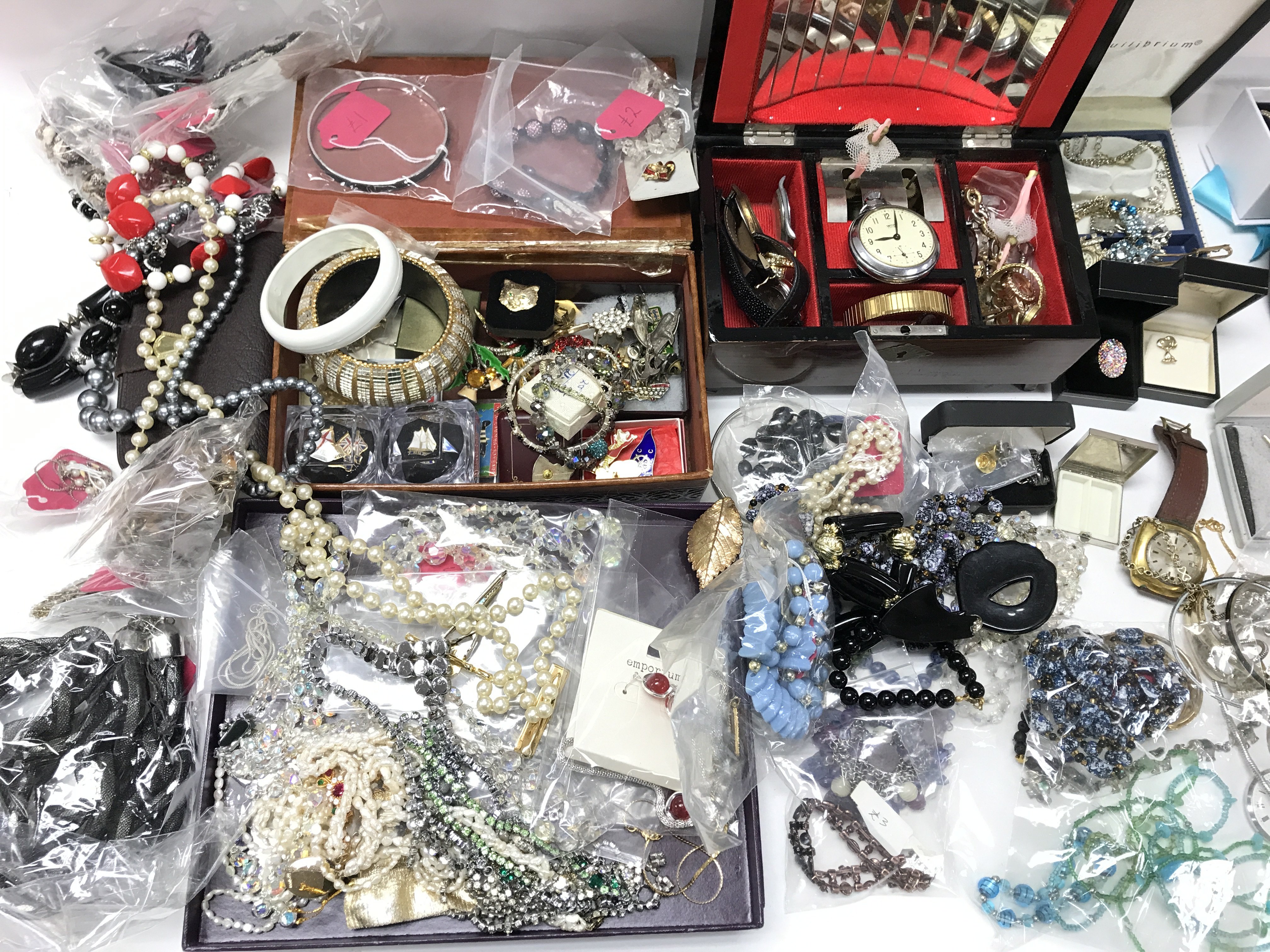 A large collection of assorted costume jewellery including brooches necklaces etc. - Image 3 of 4