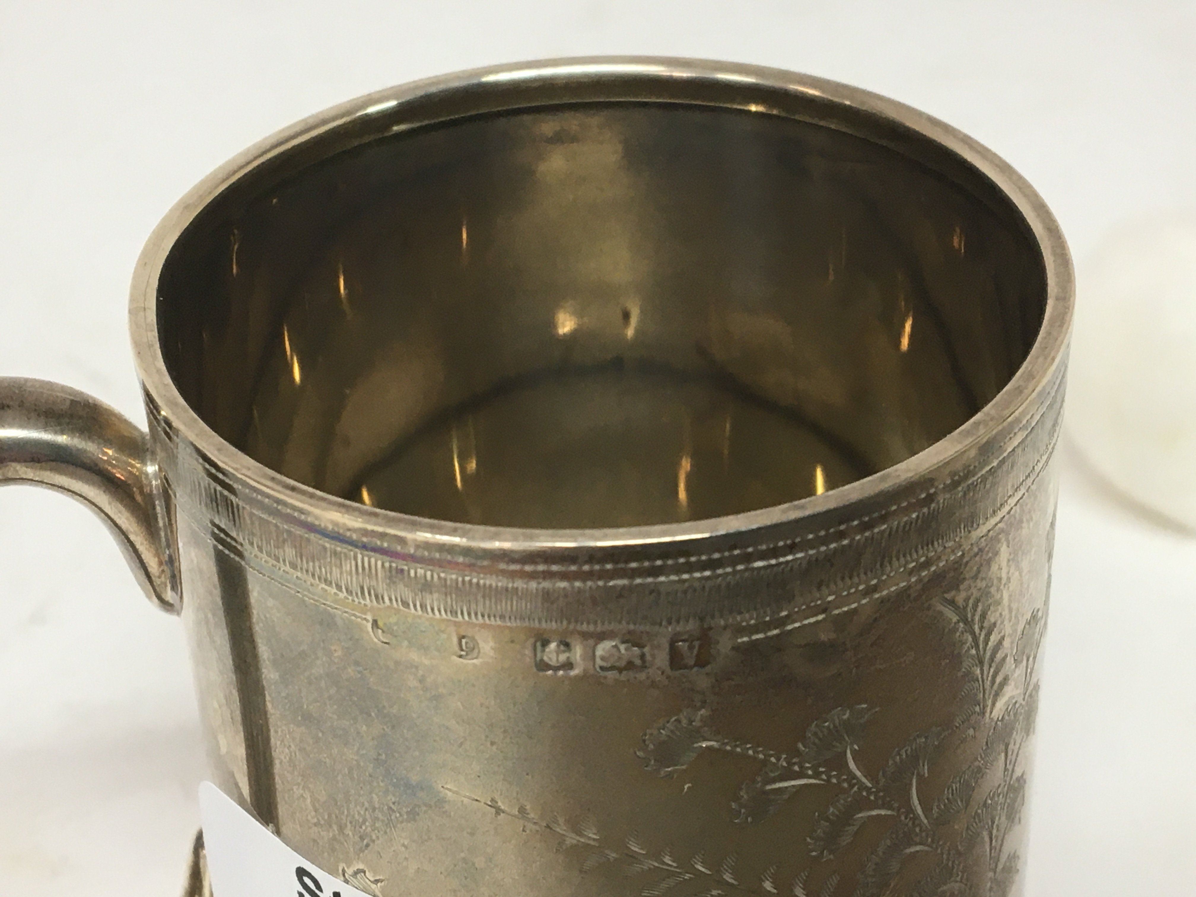 A small silver tankard engraved with a floral patt - Image 2 of 2