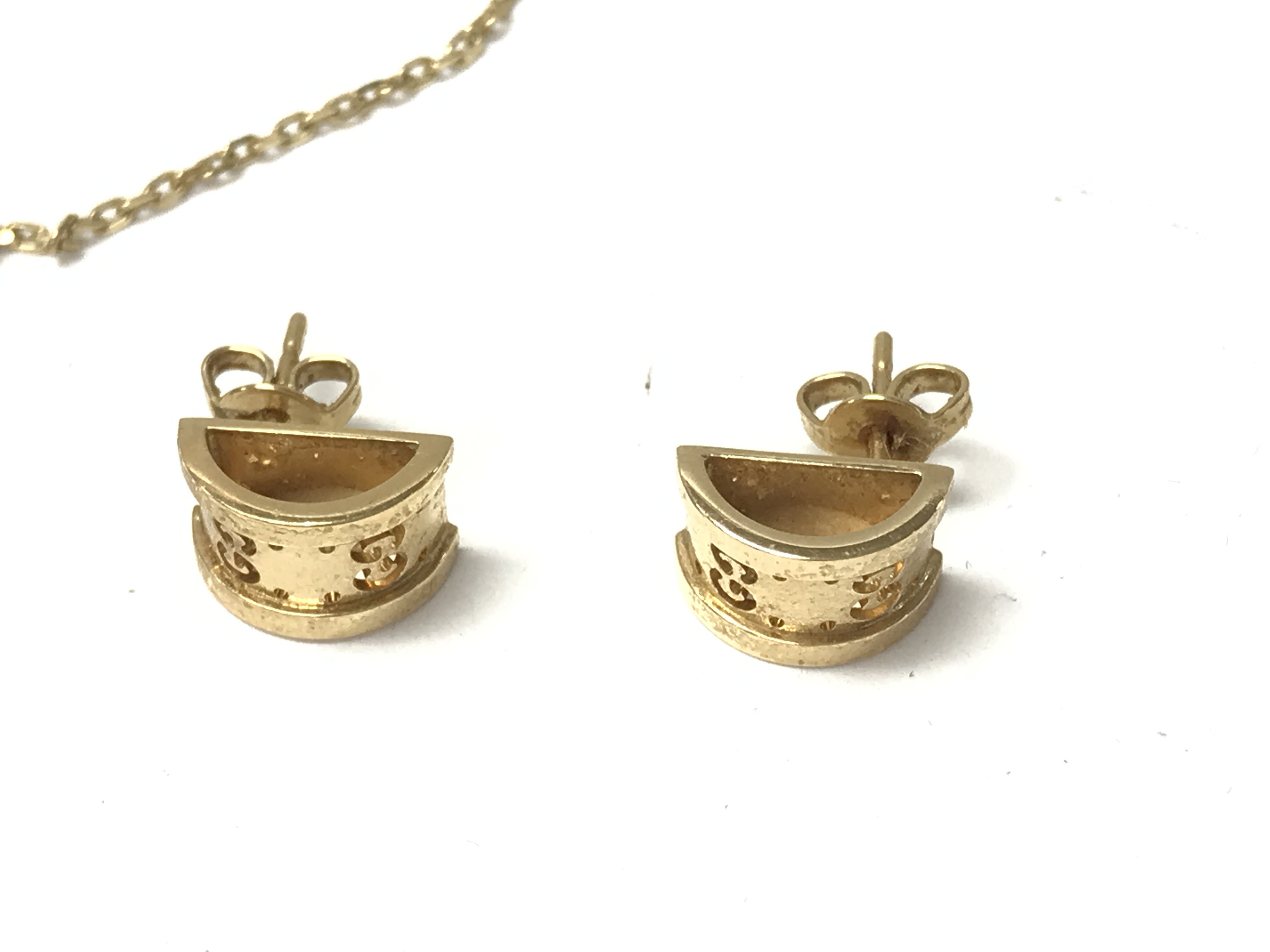 An 18ct gold a Gucci pendant and matching earring - Image 3 of 3