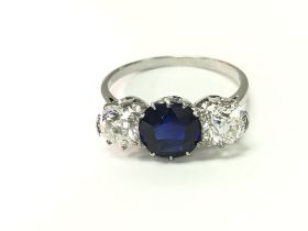 A platinum ring set with a quality natural sapphir