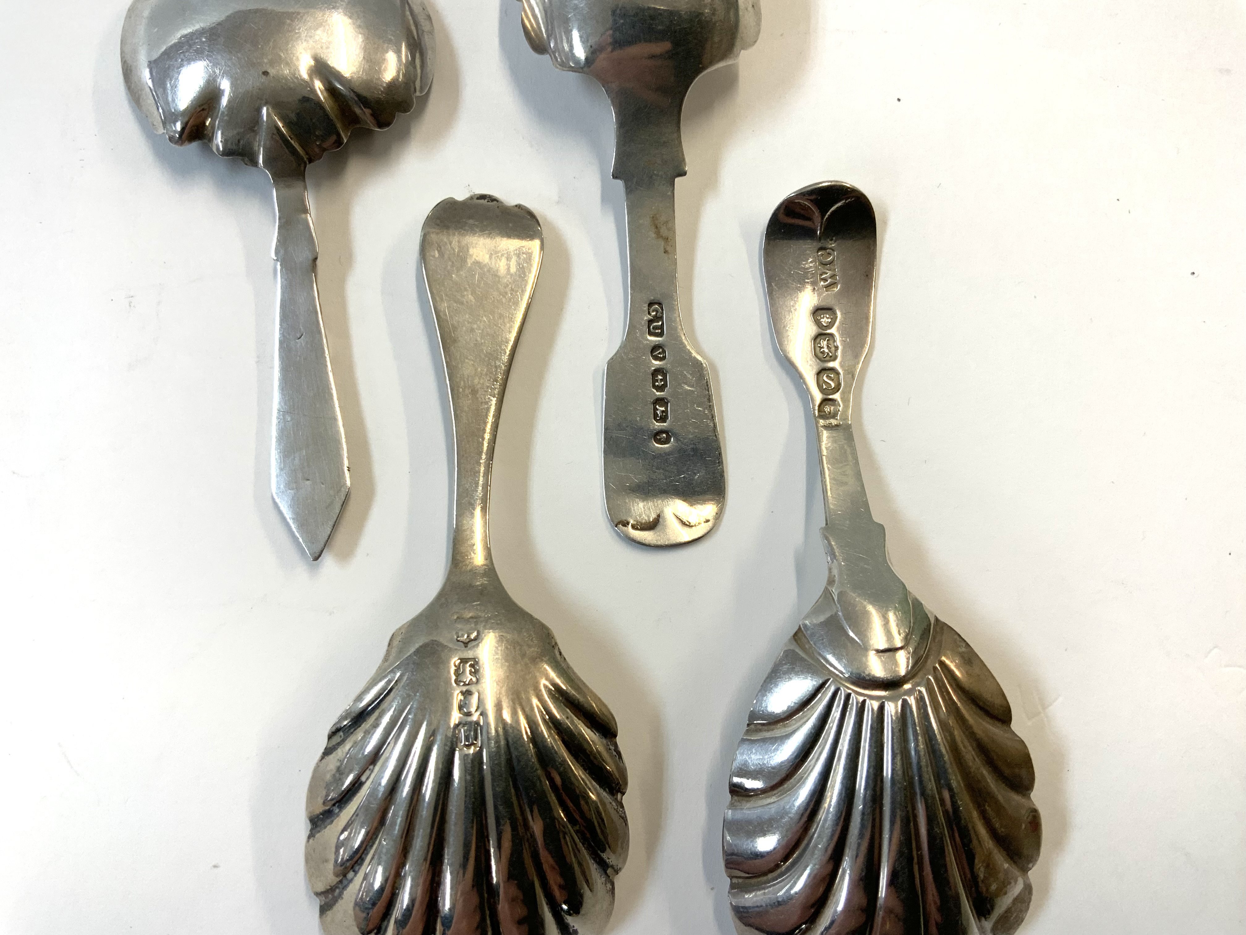 3 hallmarked silver caddy spoons to include a Geor - Bild 2 aus 2
