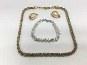 A Monet necklace, bracelet and earrings, not a mat