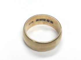 A 9ct gold wedding band, approx 5.5g and approx si