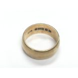 A 9ct gold wedding band, approx 5.5g and approx si