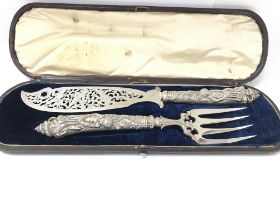 Cased silver fish servers with Sheffield hallmarks