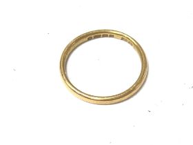 A 22ct wedding band. 2.12g