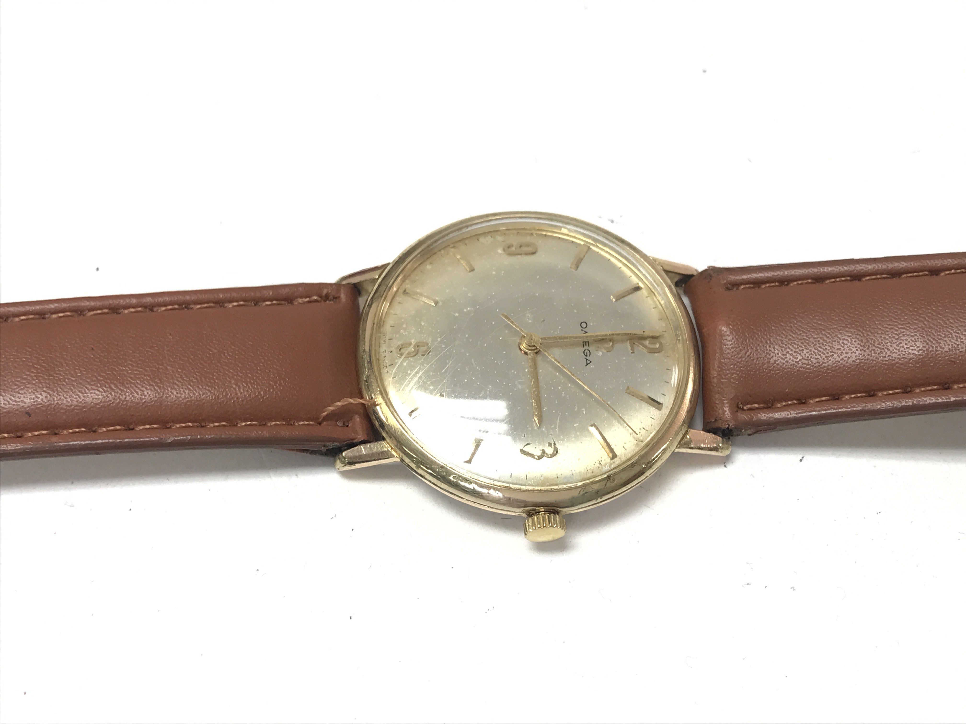 An Omega Gold Plated manual wind wrist watch. Silv - Image 2 of 5