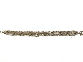 A 9ct gold gate bracelet. 19cm long and 8.9g