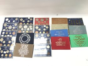 A collection of assorted coinage of the U.K. packs