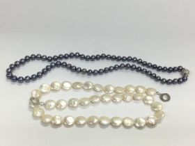 Two pearl necklaces. Shipping category A. NO RESER
