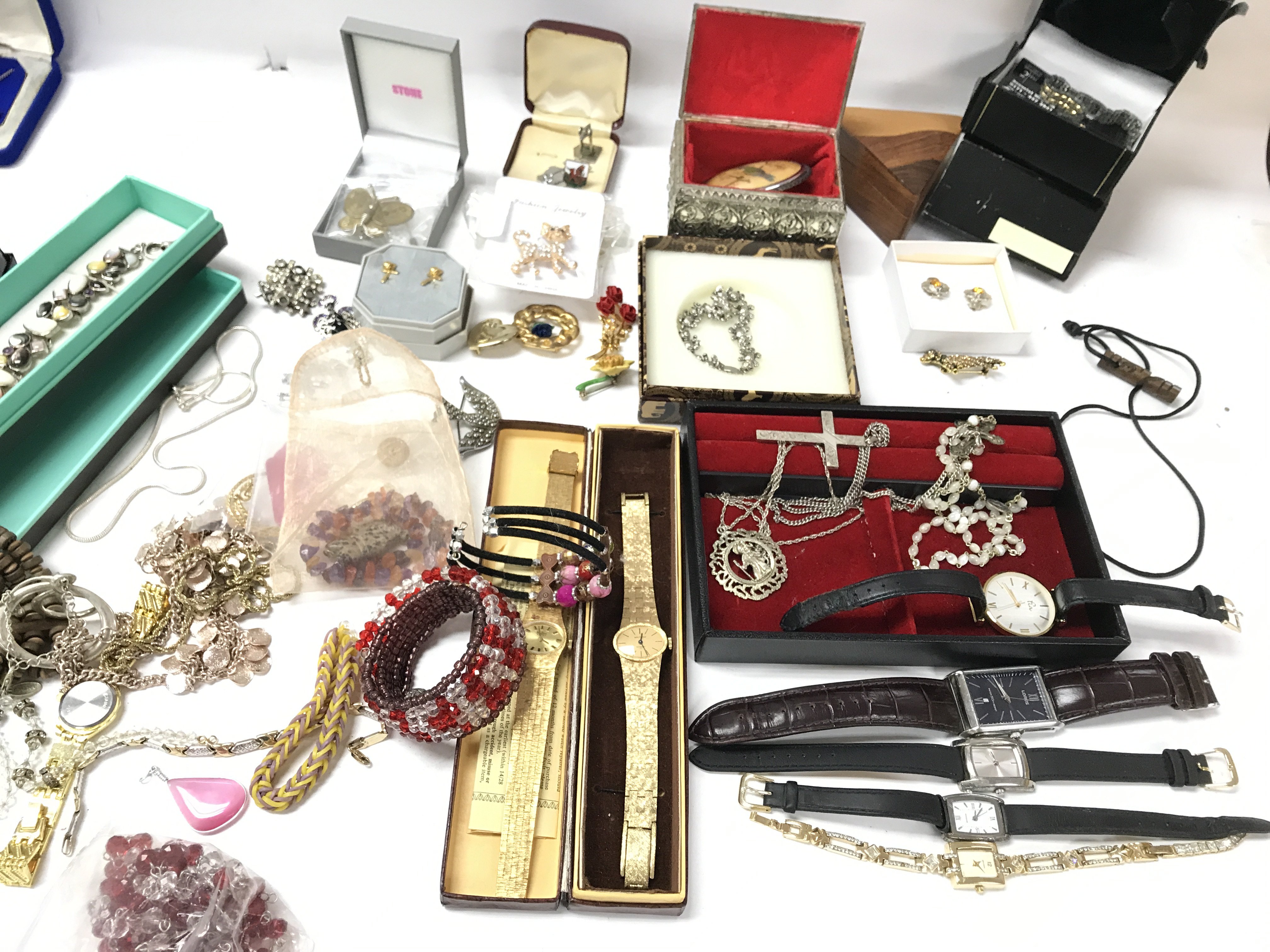 A large collection of costume jewellery including pearls cufflinks bracelet etc. There is a number - Image 5 of 6