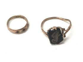 Two vintage 9ct gold rings. Total weight 2.54g