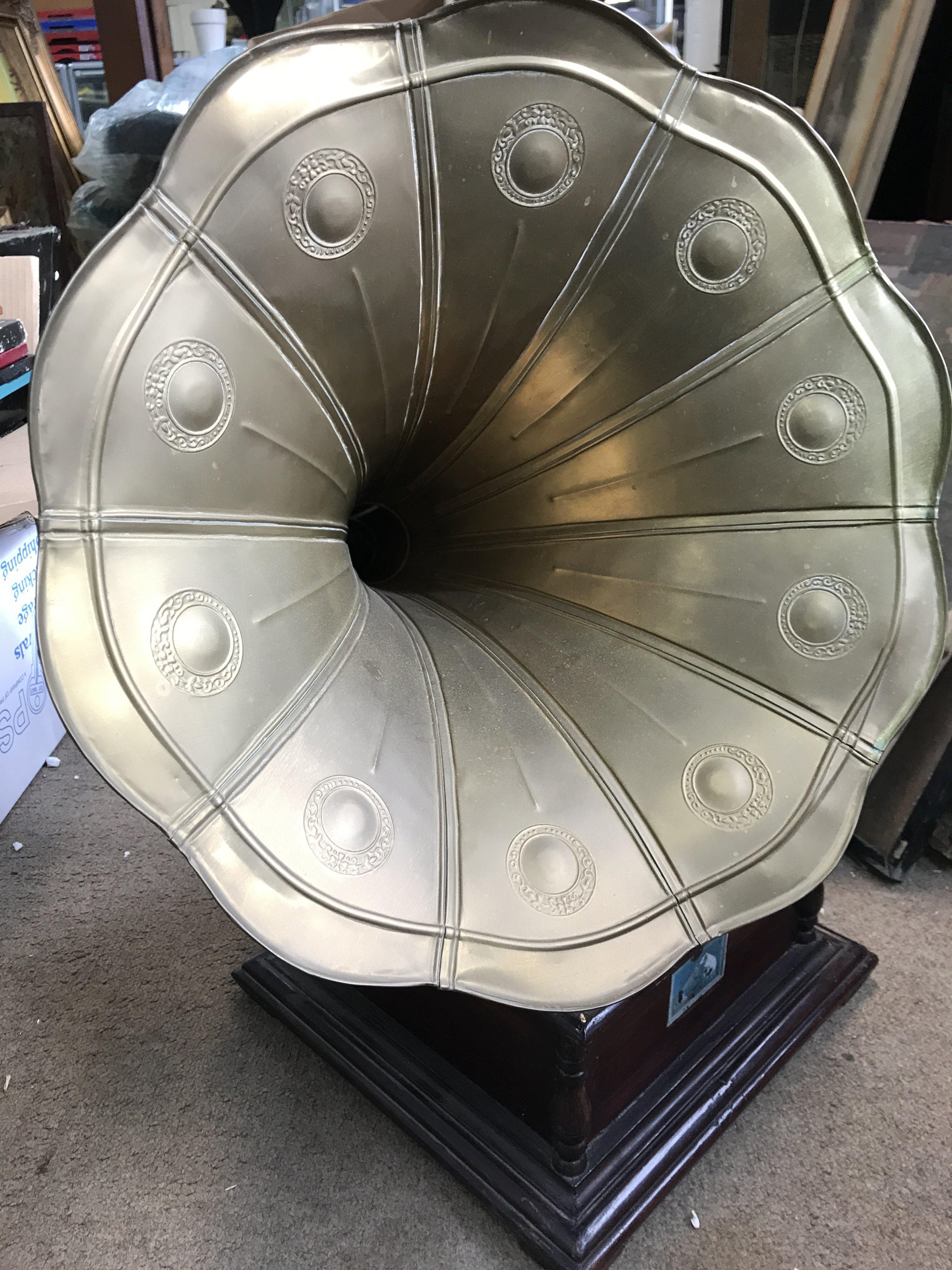 A vintage HMV gramophone, with horn - Image 2 of 2