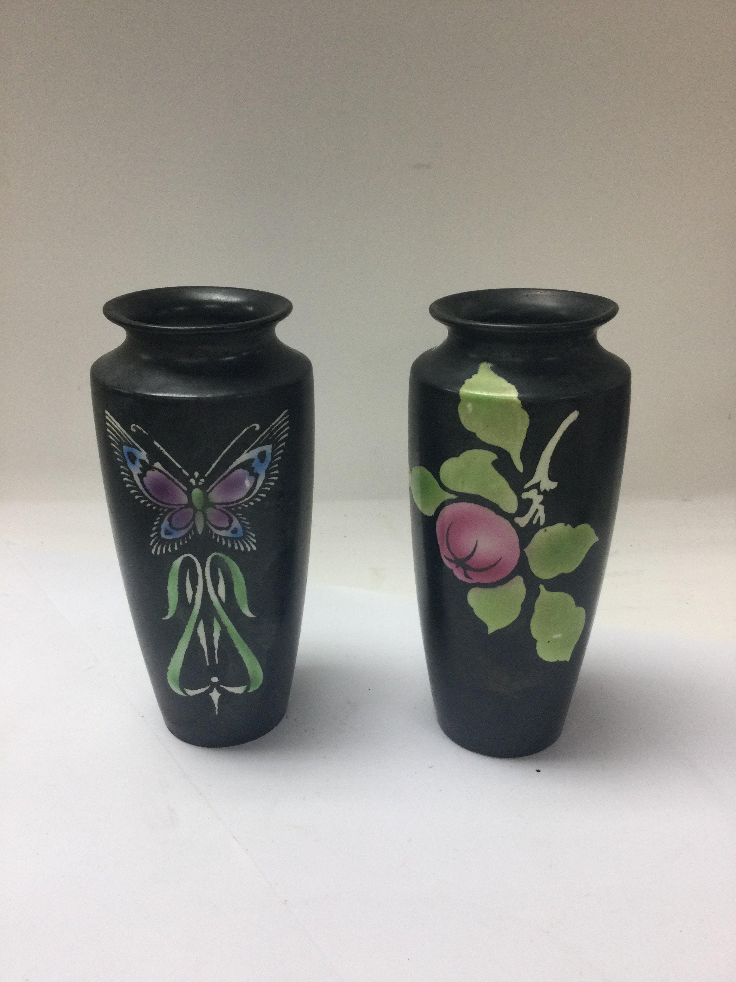 A pair of ceramic Shelley vases. NO RESERVE