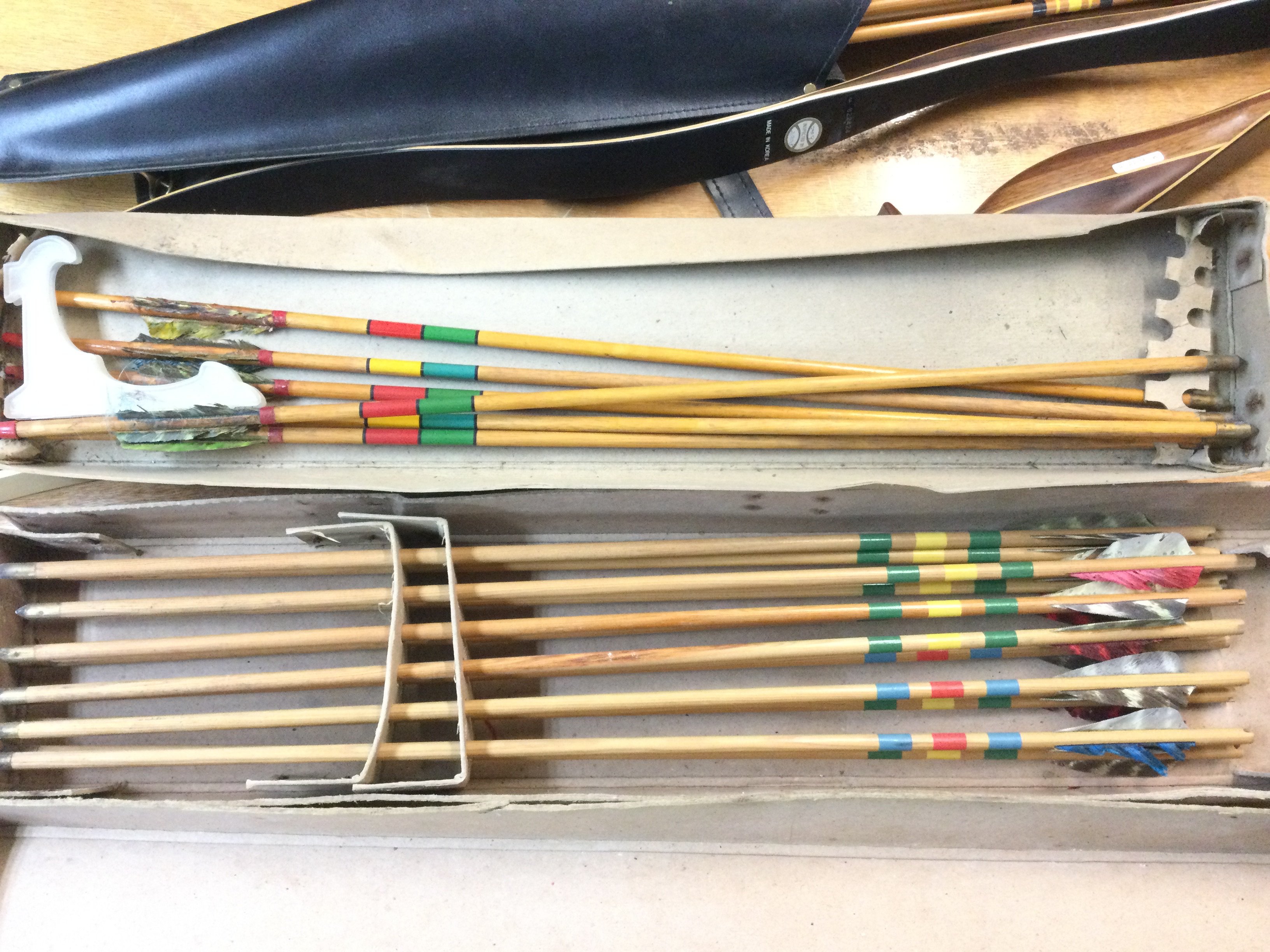 A Collection of Archery Equipment including Bows. - Bild 4 aus 4