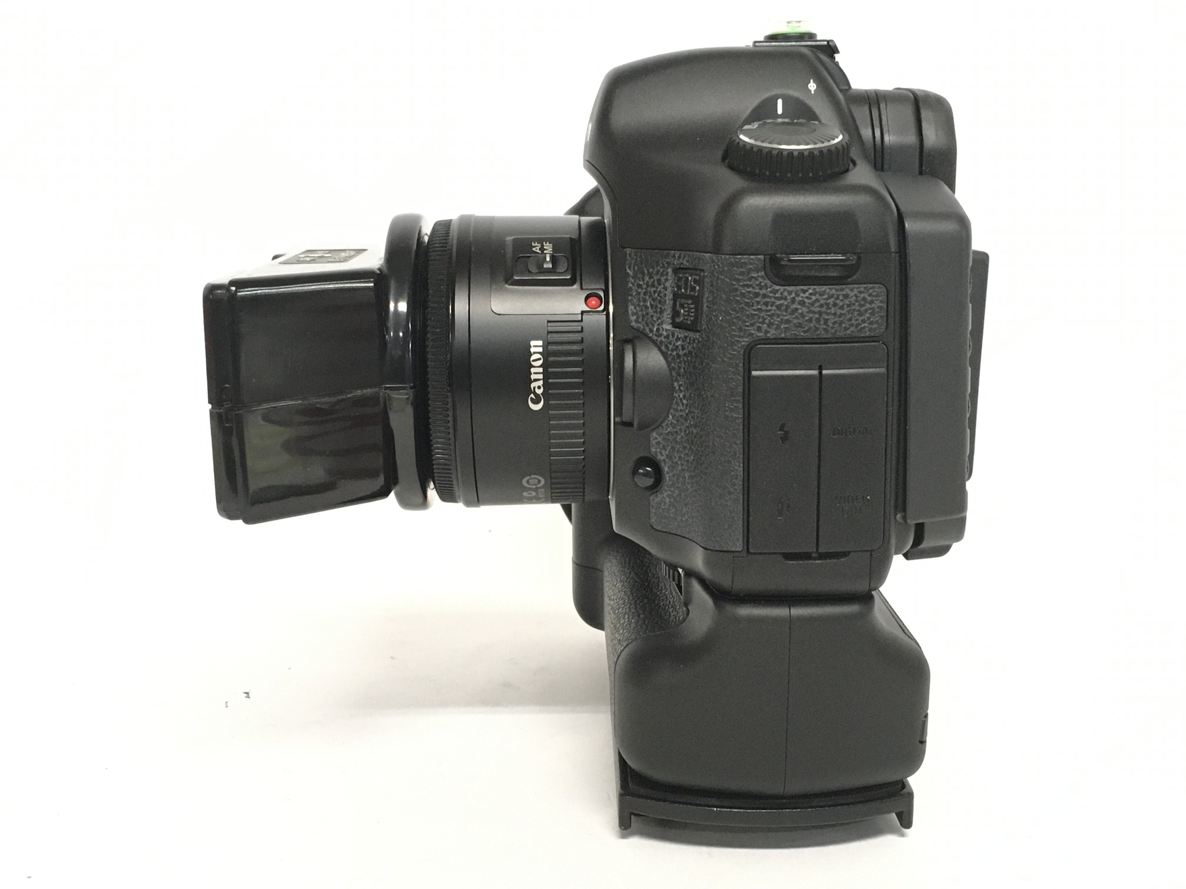 A Canon EOS 5D camera with a Canon EF 50mm F/1.8 I - Image 2 of 6