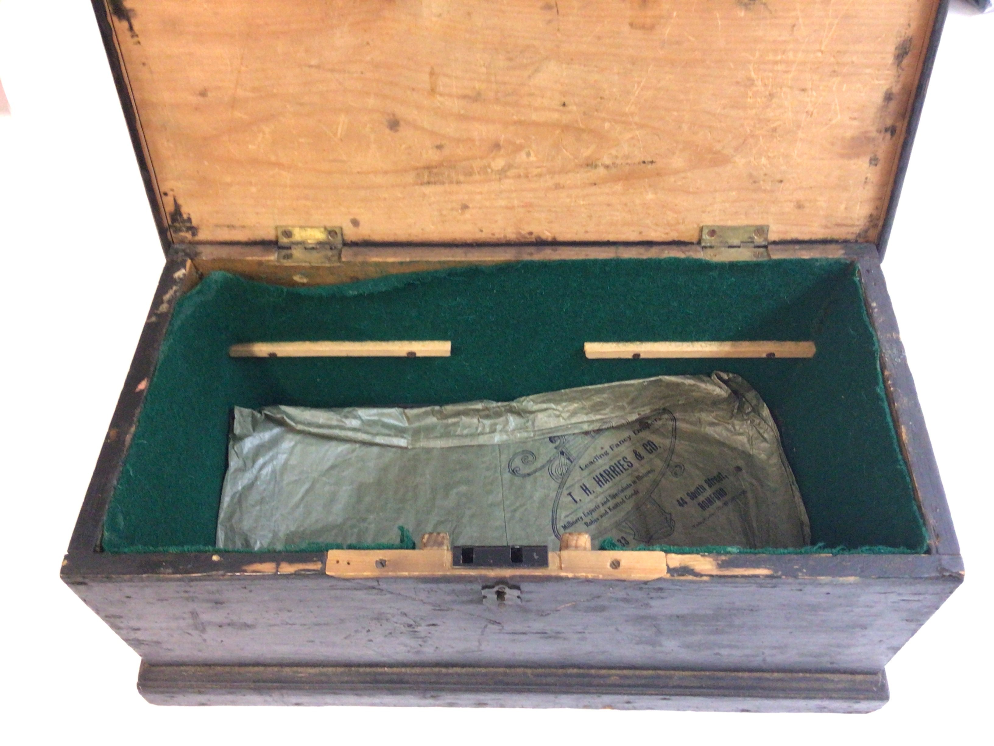 A wooden box 53cm wide by 28cm deep and 23cm tall. - Image 2 of 2